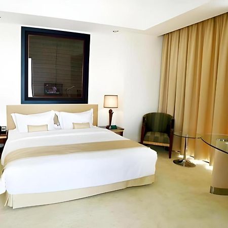 Sintesa Peninsula Hotel Manado Eksteriør bilde