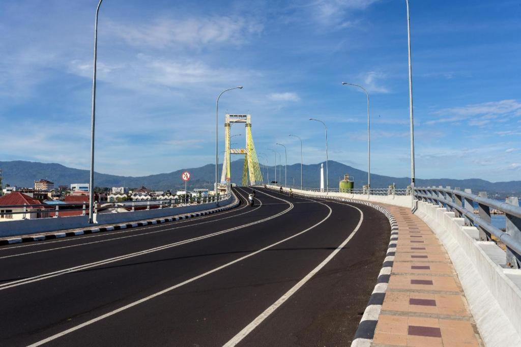Sintesa Peninsula Hotel Manado Eksteriør bilde
