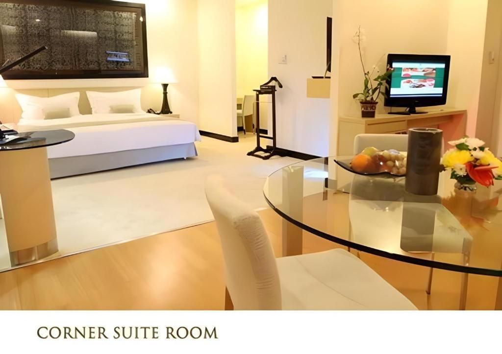Sintesa Peninsula Hotel Manado Eksteriør bilde