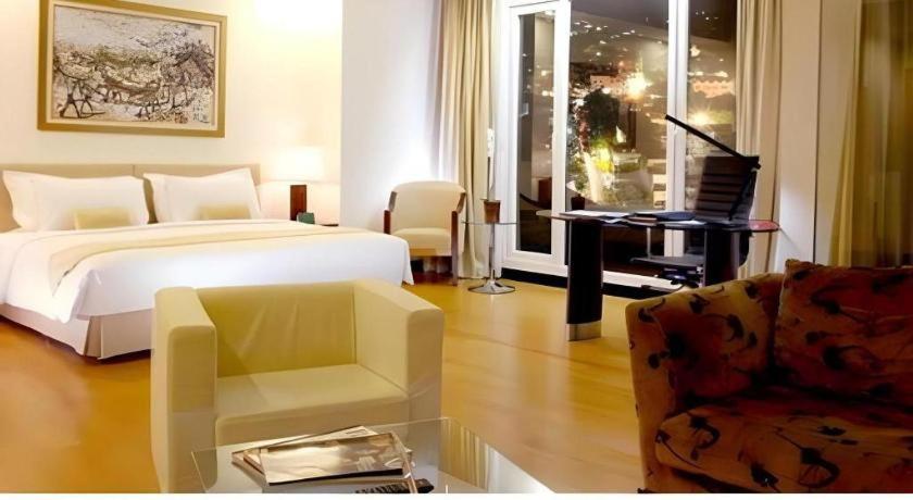 Sintesa Peninsula Hotel Manado Eksteriør bilde