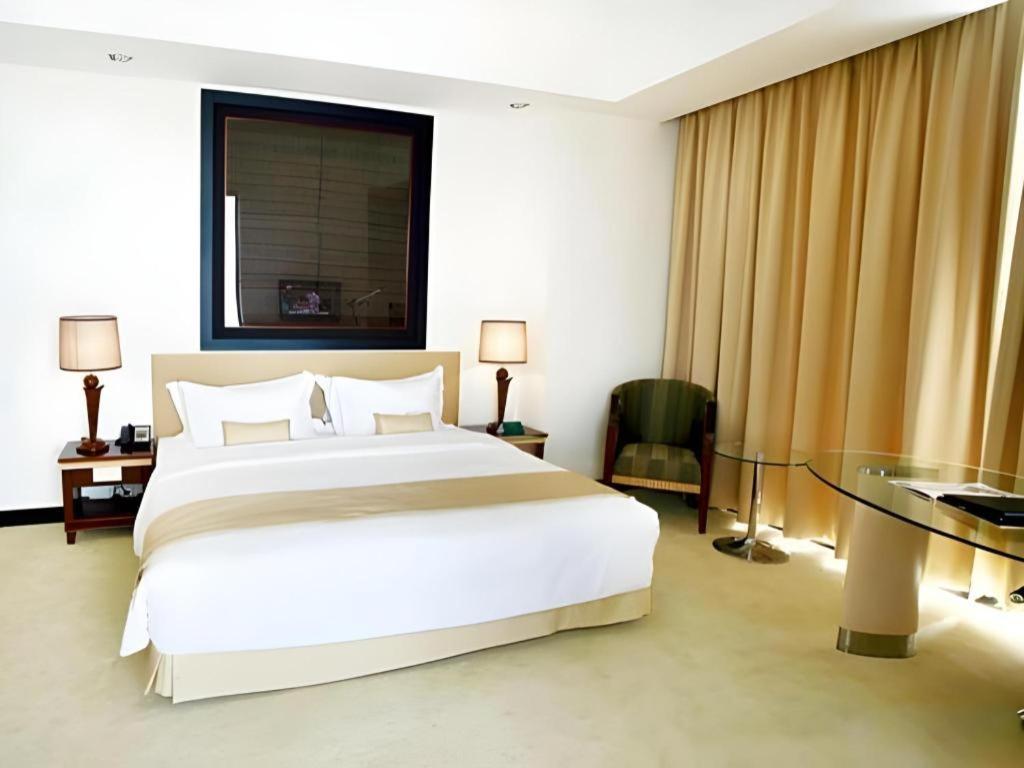 Sintesa Peninsula Hotel Manado Eksteriør bilde