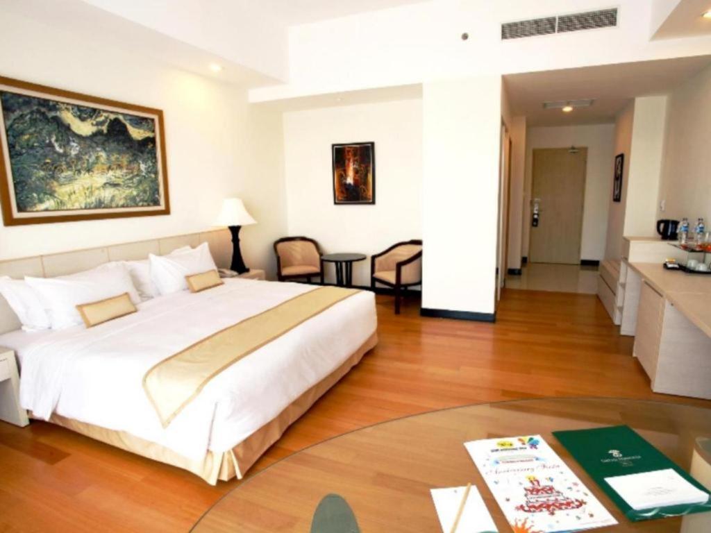 Sintesa Peninsula Hotel Manado Eksteriør bilde