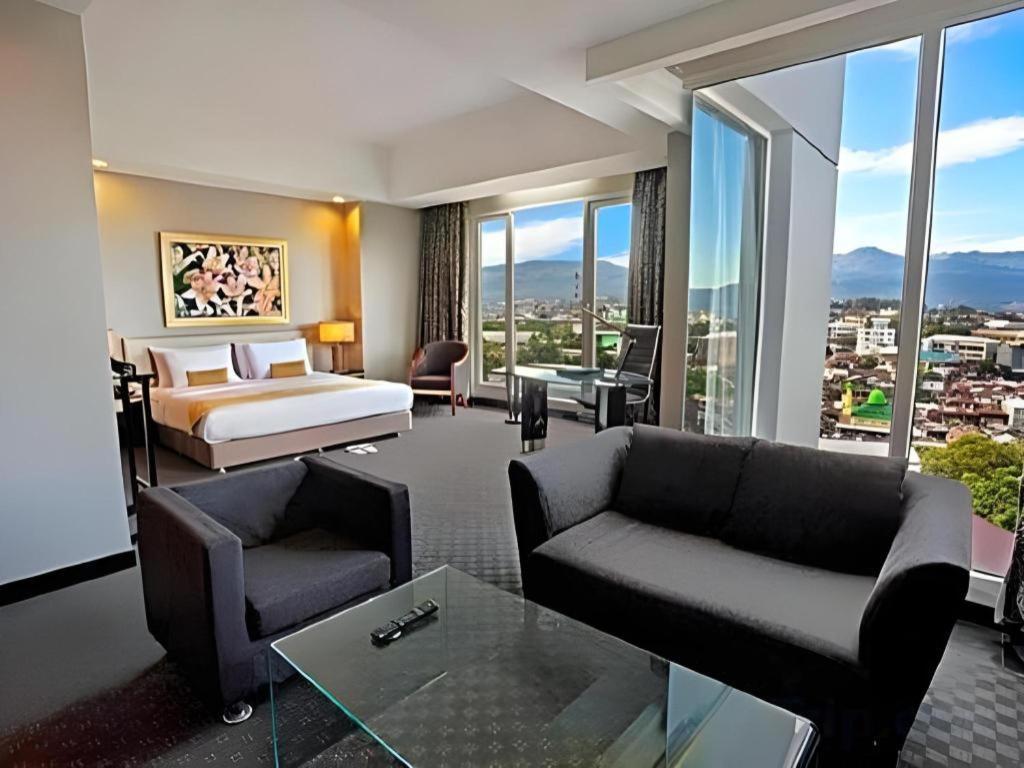 Sintesa Peninsula Hotel Manado Eksteriør bilde