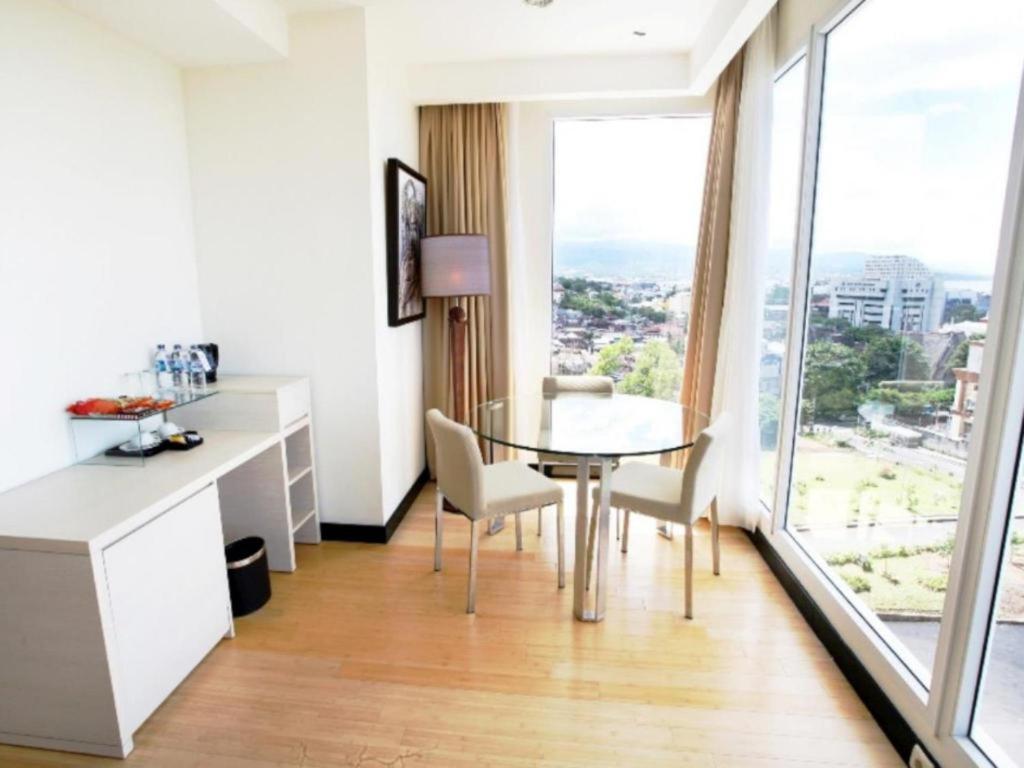 Sintesa Peninsula Hotel Manado Eksteriør bilde