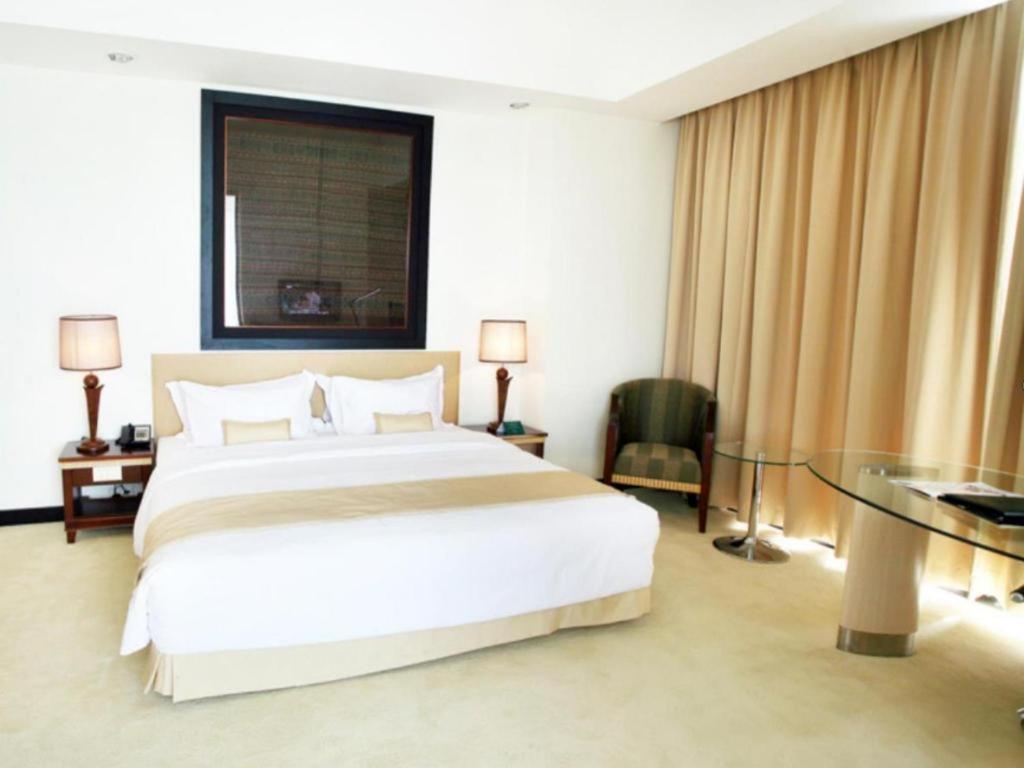 Sintesa Peninsula Hotel Manado Eksteriør bilde