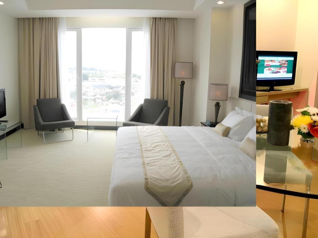 Sintesa Peninsula Hotel Manado Eksteriør bilde